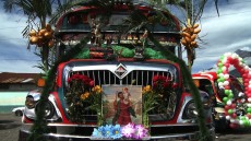 La Camioneta: The Journey of One American School Bus Image 4